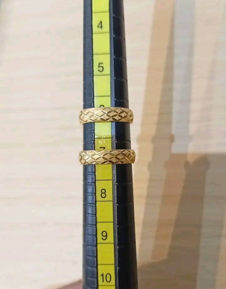 Pure 18K Saudi Gold Wedding Ring/ Couple Ring (Category: Rings) located in Caloocan City. Submitted by cheskhaionlinestore2.0 (Listing ID 1437641020, Image 2). Description: 18K Saudi Gold ✨ Wedding Ring / Couple Ring For only ₱21,750 per pair‼️ Available sizes 5,6,7,8,9,10❗ Free Box❗ Onhand and Ready to Ship🚢 🍒Nasasangla💯/ Pawnable 💯 🍒Ship Via Lbc/ JNT 🍒Same Day delivery via LALAMOVE 🚚 🍒Wise and Lifetime Investment 💯 🍒 Brandnew 💯 🍒Ope