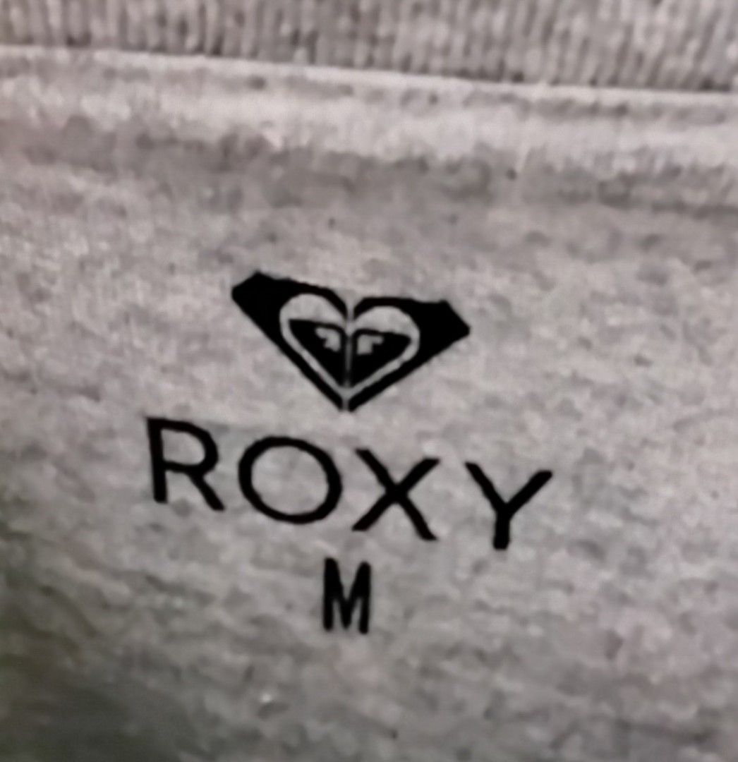 Roxy Tee （分類：T-shirt）位於 Hong Kong。 由 cleannn 提交（商品編號 1437670899，圖片 3）。簡介： 香港郵政 HONG KONG POST 順豐到付 SF EXPRESS。