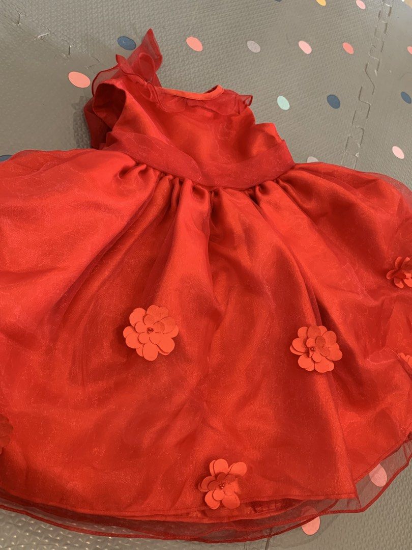 Rustan’s Baby Club Red Dress with Flower Details (Category: Babies & Kids Fashion) located in Pasig City. Submitted by littleryenstreasures (Listing ID 1437676522, Image 1). Description: - Baby Club red dress - Size: 6-9 months - Ideal for special occasions - Features delicate flower appliqués - Flowing skirt design - Convenient zipper closure at the back - Lightweight, possibly organza-like material Can fit up to 12 months depends on body build 