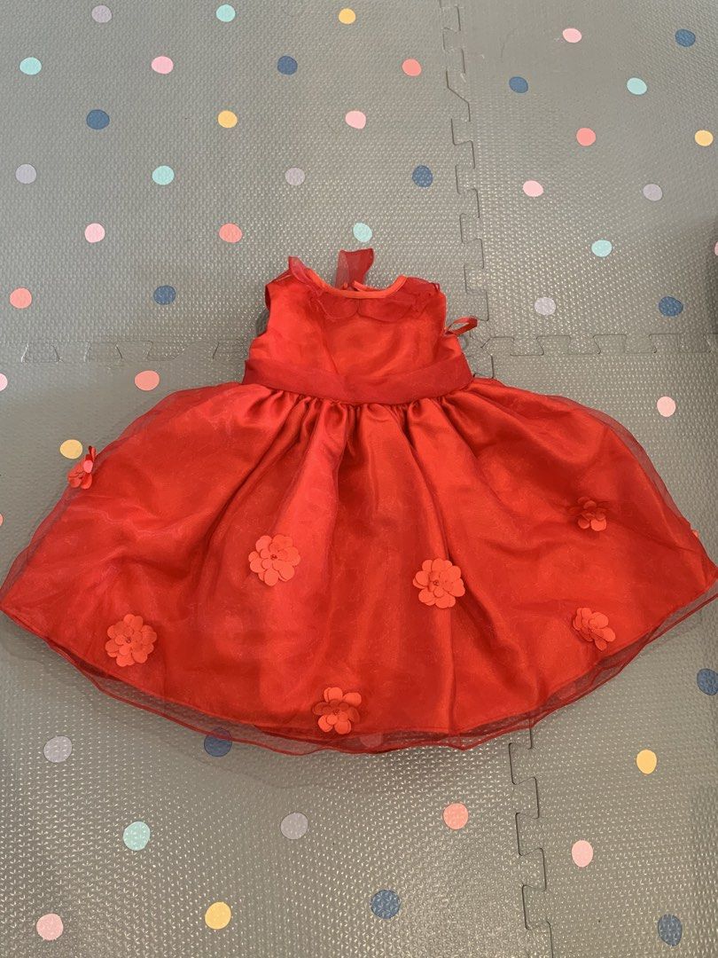 Rustan’s Baby Club Red Dress with Flower Details (Category: Babies & Kids Fashion) located in Pasig City. Submitted by littleryenstreasures (Listing ID 1437676522, Image 2). Description: - Baby Club red dress - Size: 6-9 months - Ideal for special occasions - Features delicate flower appliqués - Flowing skirt design - Convenient zipper closure at the back - Lightweight, possibly organza-like material Can fit up to 12 months depends on body build 