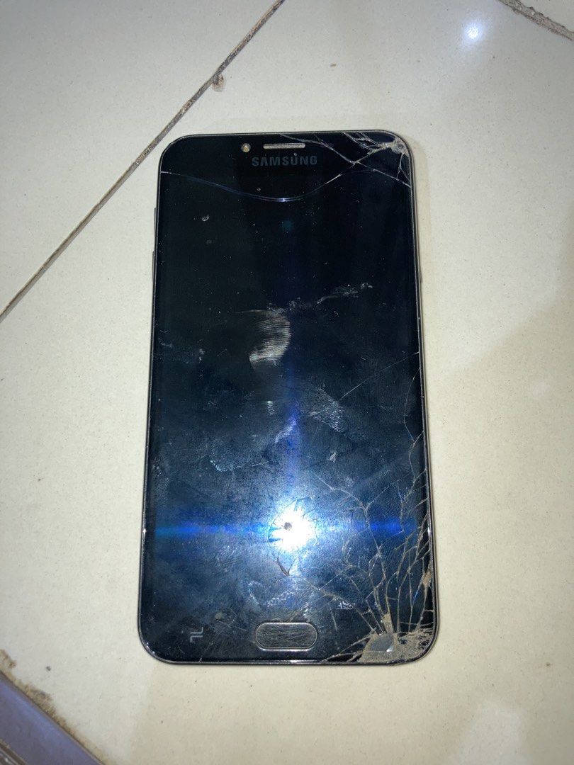 Samsung J4 (Defective) (Category: Samsung) located in Caloocan City. Submitted by decluttermnlz (Listing ID 1437709066, Image 2). Description: Samsung J4 DEFECTIVE! Buy at your own risk. Issues stated below: - Obvious cracks (LCD) - Not charging or turning on (Battery issue probably) - Globe locked Model: Samsung J4 2018 SM-J400G/DS Research online for specs. Buy at your own risk! All sales are final. .