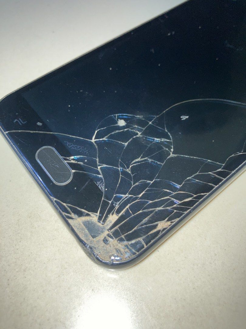 Samsung J4 (Defective) (Category: Samsung) located in Caloocan City. Submitted by decluttermnlz (Listing ID 1437709066, Image 3). Description: Samsung J4 DEFECTIVE! Buy at your own risk. Issues stated below: - Obvious cracks (LCD) - Not charging or turning on (Battery issue probably) - Globe locked Model: Samsung J4 2018 SM-J400G/DS Research online for specs. Buy at your own risk! All sales are final. .