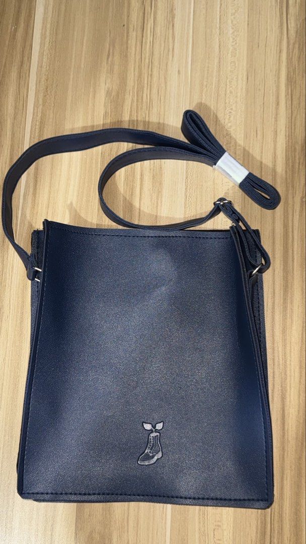 SB19 justin - Kaibigan Leather Bag (Category: Shoulder Bags) located in Quezon City. Submitted by amillionsuns (Listing ID 1437608413, Image 1). Description: - Kaibigan leather bag - Navy blue color - Black cotton lining - Inner pocket - 60-inch leather sling - Magnetic snap closure - Small logo on the front - Brand New (part of my collection).