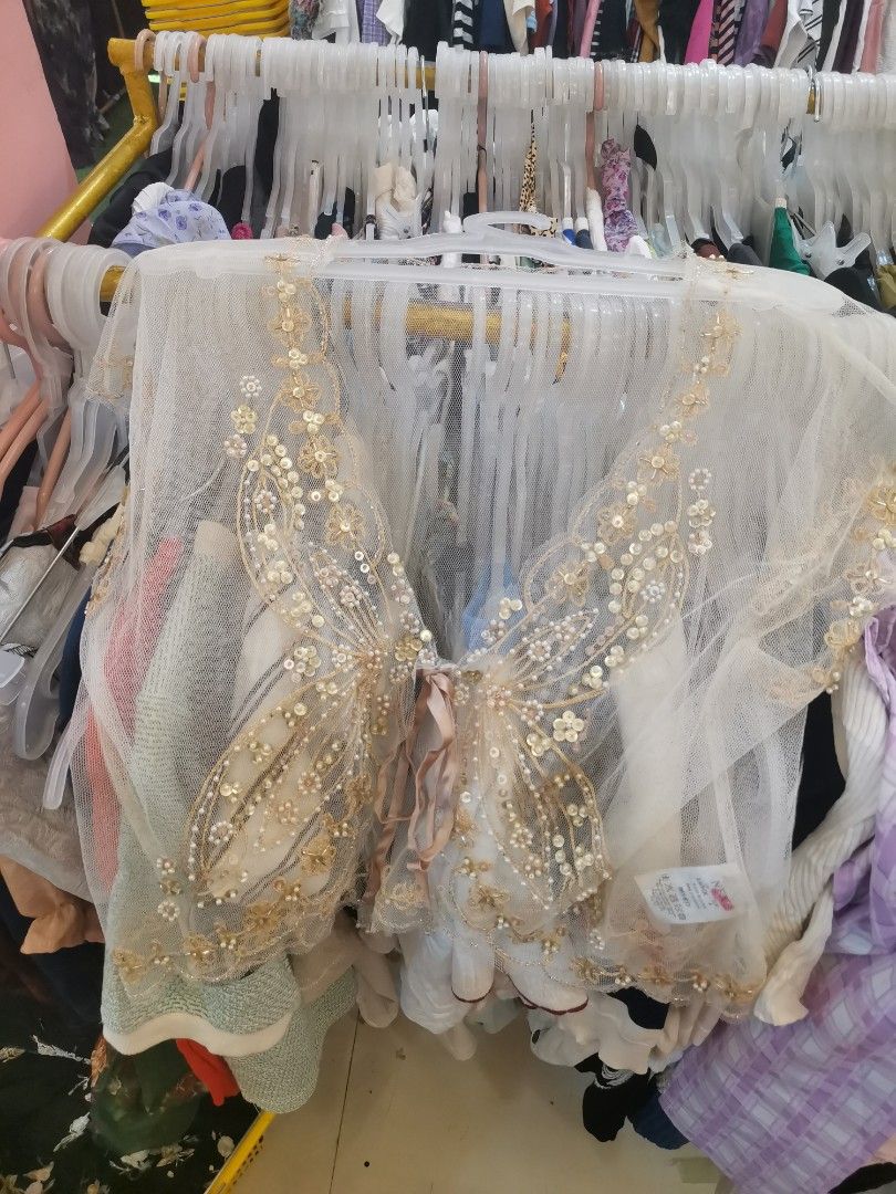 Sequins Tops (Category: Blouses) located in Danao, Cebu. Submitted by 6000thrifts.ph (Listing ID 1437678977, Image 1). Description: 500.
