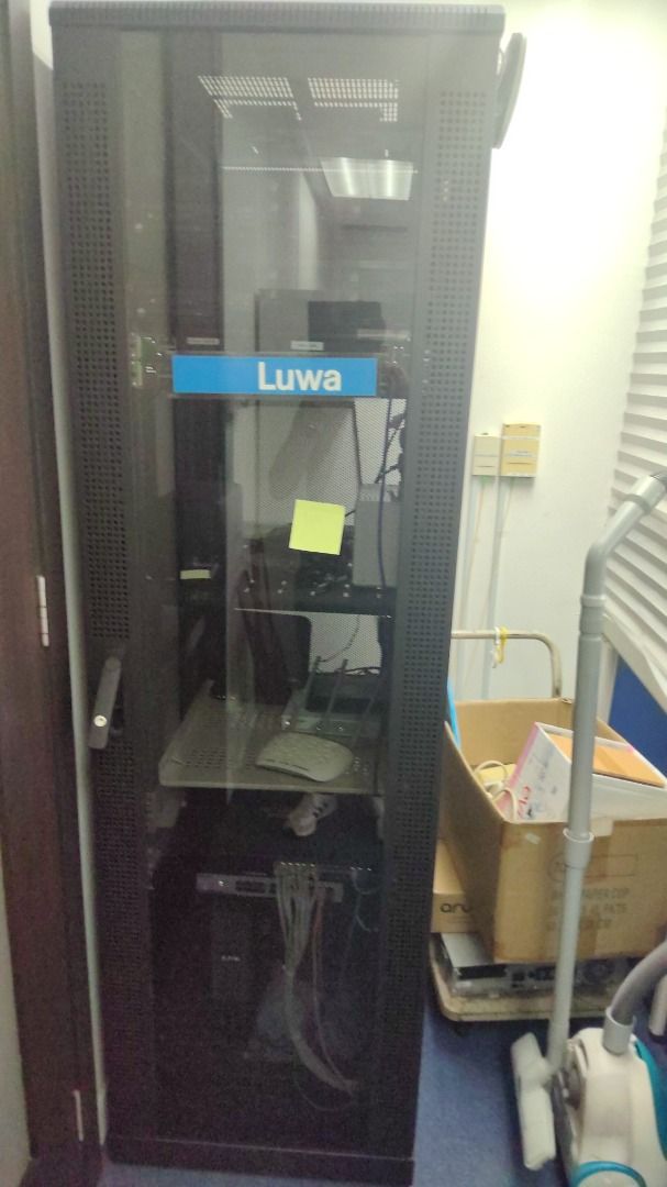 Server Rack - Unknown Brand452892236553932800