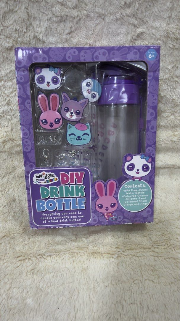 Smiggle DIY Drink Bottle (Category: Water Bottles & Tumblers) located in Lucena. Submitted by bagafficionados (Listing ID 1437715904, Image 1). Description: This is a Smiggle Funky DIY Drink Bottle set in purple.This kit includes a 600ml BPA-free water bottle.It comes with colored charms, a silicone band, a colored chain, and clasps/rings for decoration.The set is designed for children aged 6 and older to personalize their own water bottle..