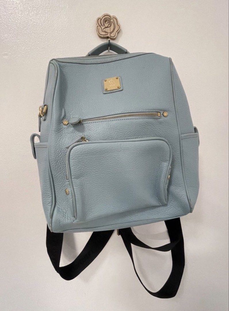 St Scott London Baby Blue leather Backpack (Category: Backpacks) located in Lucena. Submitted by bagafficionados (Listing ID 1437720556, Image 1). Description: This is a light blue St. Scott London Monica backpack made from pebbled leather..