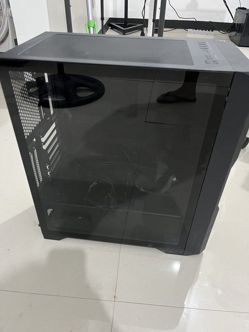 System Unit Case (Category: Computer Parts) located in Pasay City. Submitted by iahaaa (Listing ID 1437614948, Image 3). Description: Used for 5 years, price negotiable No issue Buyer will shoulder shipping fee Pick up loc: Taguig/Muntinlupa/Pasig/Makati.