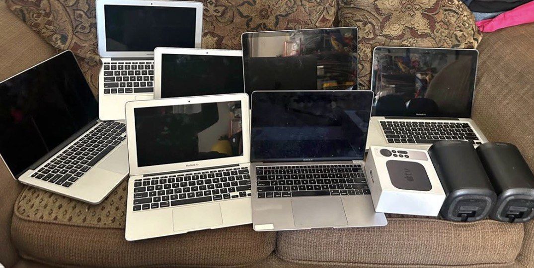 Take all Laptops, Speakers, Apple TV (Category: Laptops & Notebooks) located in Manila. Submitted by apextradinglimited (Listing ID 1437755453, Image 1). Description: First come first serve in 100% good conditions .