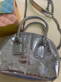 (Category: ) located in . Submitted by leigh_dior (Listing ID 1437662597, Image 1). Description: .