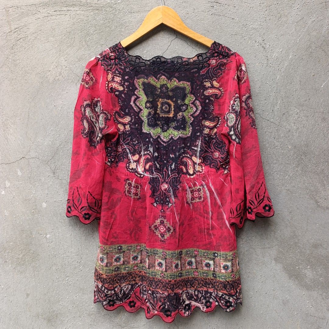 The Pyramid Collection Boho Tunic Dress (Category: Blouses) located in Aritao. Submitted by kami.seta (Listing ID 1437606955, Image 2). Description: SIZE-S LENGTH-27 WIDTH-17 pit-pit COLOR & CONDITION-9.7/10 ISSUE-none.