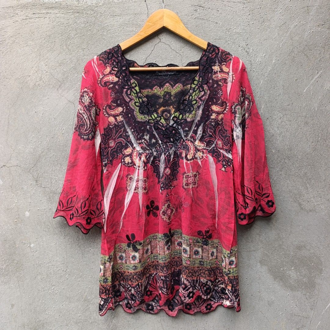 The Pyramid Collection Boho Tunic Dress (Category: Blouses) located in Aritao. Submitted by kami.seta (Listing ID 1437606955, Image 1). Description: SIZE-S LENGTH-27 WIDTH-17 pit-pit COLOR & CONDITION-9.7/10 ISSUE-none.