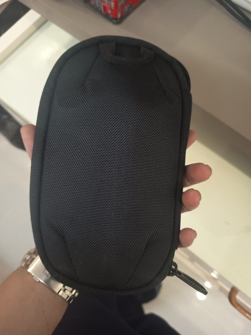 Thule Case (Category: Cases & Covers) located in Muntinlupa City. Submitted by toys-22 (Listing ID 1437670937, Image 3). Description: - Black Thule case - Zipper closure - Multiple compartments - Elastic straps for organization - Compact design - Protects small items - Easy to carry - Suitable for various uses.