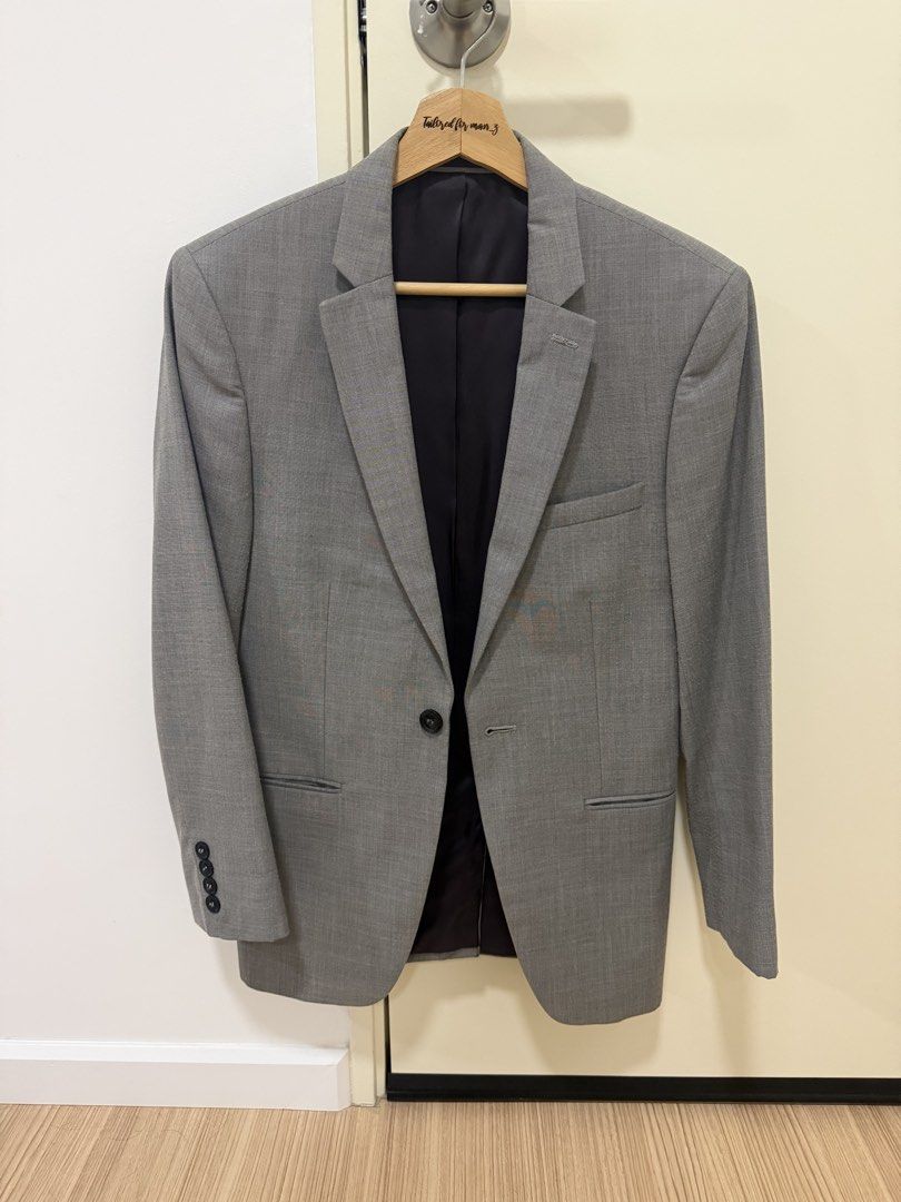 Topman Blazer (Category: Coats, Jackets and Outerwear) located in Gombak. Submitted by barangsempoi (Listing ID 1437726395, Image 1). Description: Beli RM 499 Condition 7/10.