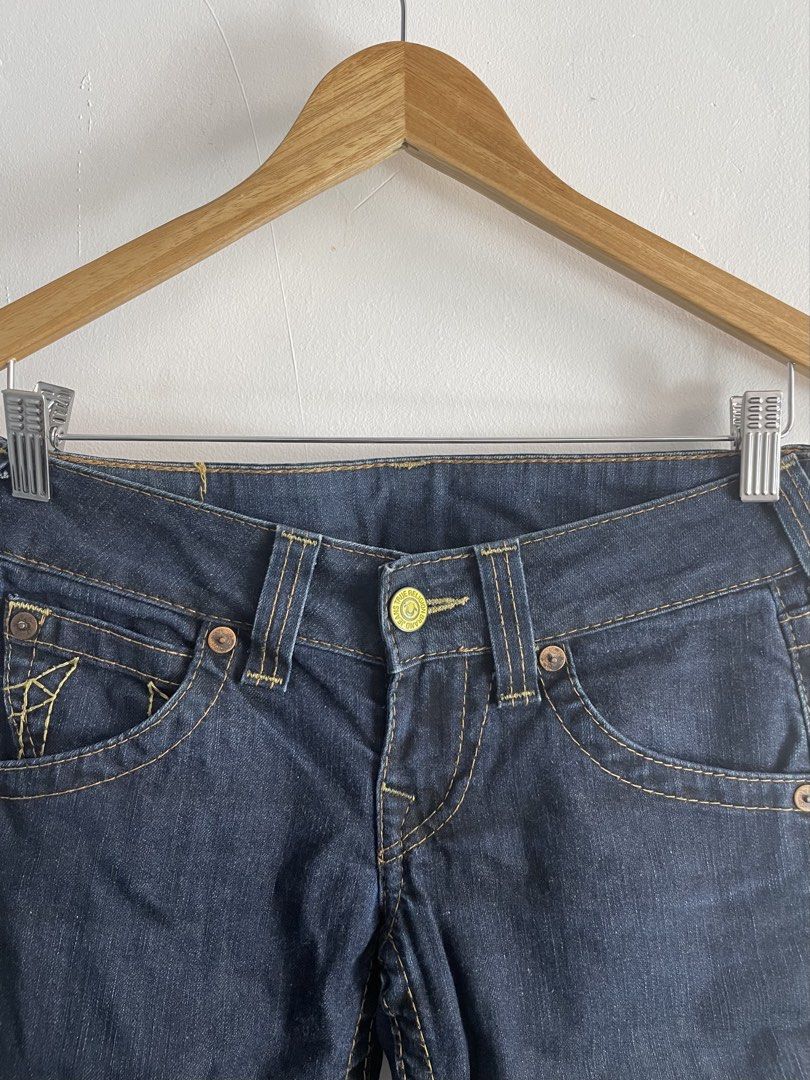 True Religion Denim Jeans (Category: Jeans) located in Cagayan de Oro. Submitted by providence.ph (Listing ID 1437663958, Image 3). Description: True Religion Denim Jeans Code- 110 Waist- 28-29 inch Crotch- 7 Length- 37.5 Leg opening- 14 Conditions rate: 10/10 Color rate: 10/10 —————————— Mine - ₱900 Steal - ₱949 Grab - ₱999 PS: Grab will automatically yours with free shipping fee. MOP: G-cash +shipping fee NOTE! Kindly check the details first be