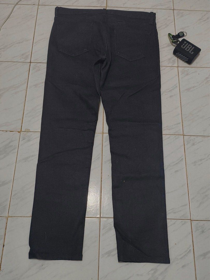 Uniqlo Dark Wash Jeans (Category: Jeans) located in Cagayan de Oro. Submitted by yukimaicdo (Listing ID 1437695244, Image 3). Description: - Uniqlo dark wash jeans - Size: 34 (84cm) - Style: Straight leg - Features: Button closure, five-pocket design - Color: Dark blue/black - Condition: Good Uniqlo Japanese denim Waist: 34” Rise: 6” Hips: 36” Outseam: 39” Inseam: 29” - plus 80 sf nationwide via j&t.
