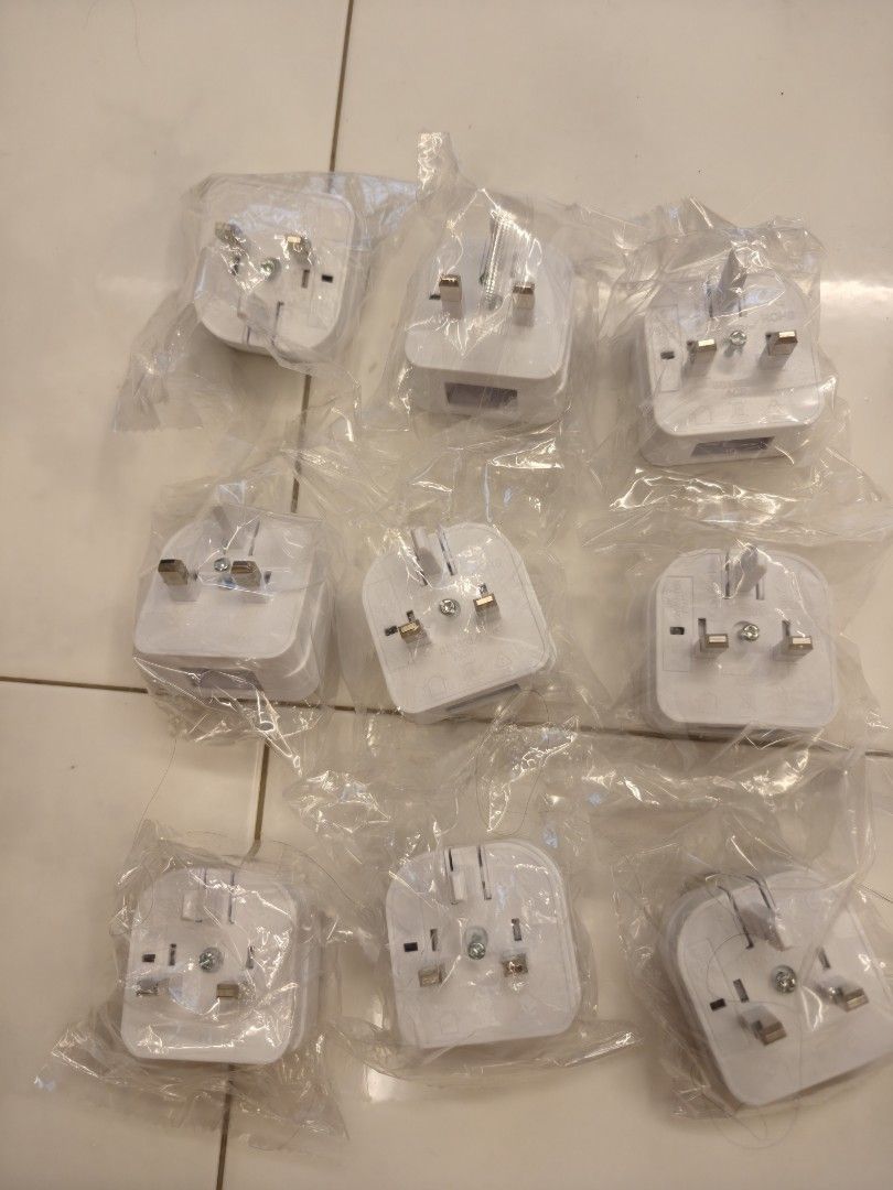 Universal Travel Adapter - Brand New453101304656711681