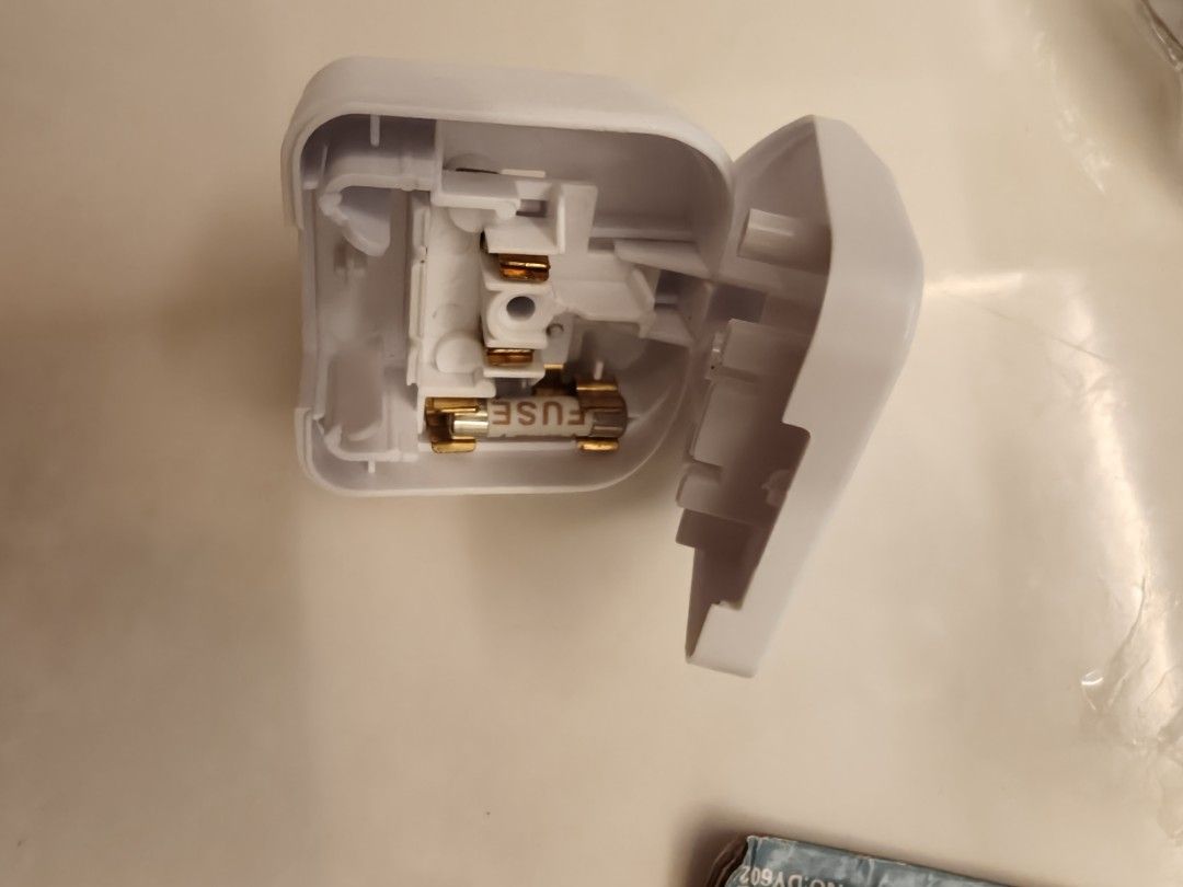 Universal Travel Adapter - Brand New453101304656711682