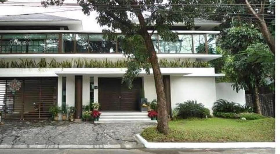 VALLE VERDE 4 PASIG (Category: House & Lot) located in Taguig. Submitted by monique.theleadrealty (Listing ID 1437612230, Image 2). Description: VALLE VERDE 4 FOR LEASE: 5BR Luxury House Specs: LA 1108sqm | FA 830sqm | Semi-furnished Layout: Ground Floor: High-ceiling receiving area w/ floating stairs over indoor koi pond | Guest BR w/ bath | Entertainment + game room | Formal living/dining | Italian main kitchen + German service kitchen | Maids’