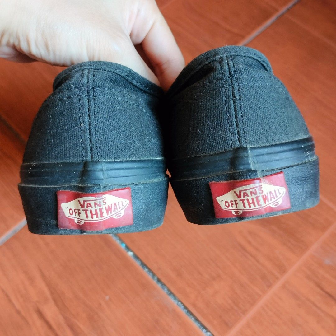 Vans Authentic Black Sneakers US 2 (Category: Babies & Kids Fashion) located in Calamba. Submitted by declutterbyadj (Listing ID 1437623025, Image 3). Description: Size US 2 (20 cm) Needs cleaning, but still in good condition. No box included. RFS: declutter.