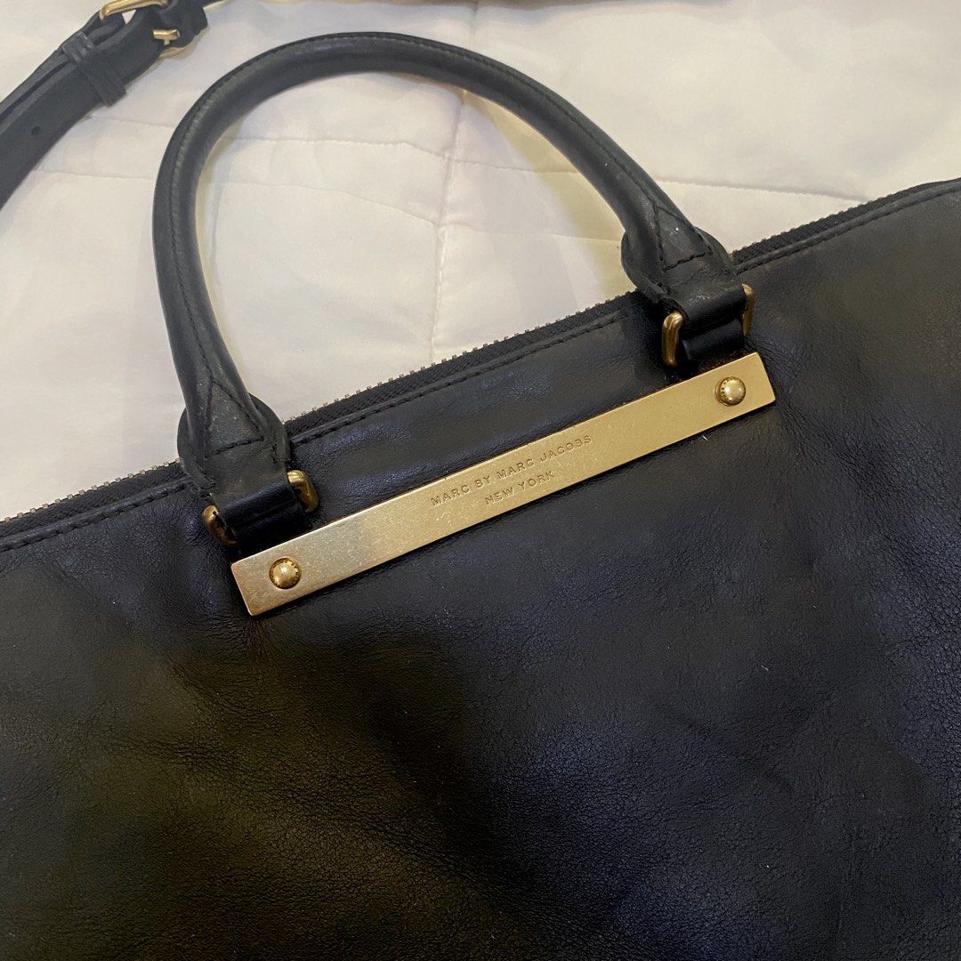 Vintage Marc by Marc Jacobs Black Handbag (Category: Luxury Bags & Wallets) located in Dagupan City. Submitted by sol.bi (Listing ID 1437654916, Image 2). Description: with ykk zip need lang punasan see last pic for sign of usage rfs: decluttering .