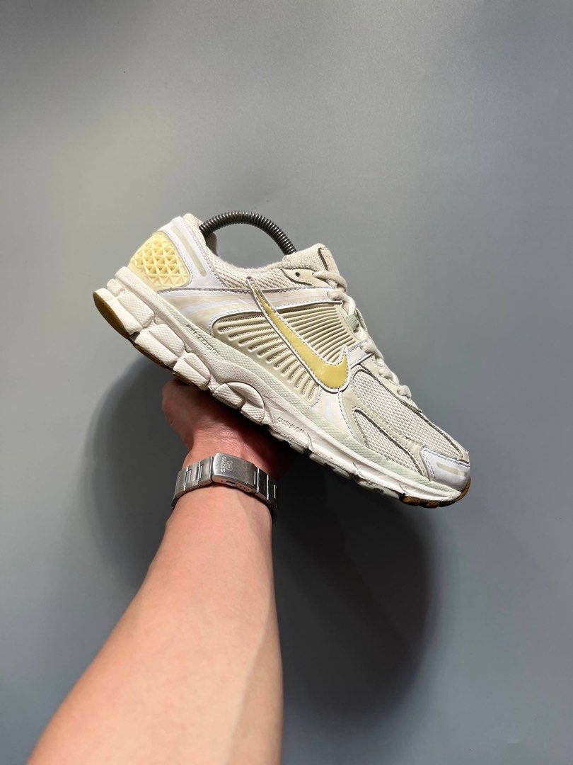 VOMERO 5 SAIL (8US MENS) (Category: Sneakers) located in Baguio. Submitted by grabUrPairs (Listing ID 1437644803, Image 1). Description: 9US WOMENS 8US MENS PAIR ONLY EXCELLENT.