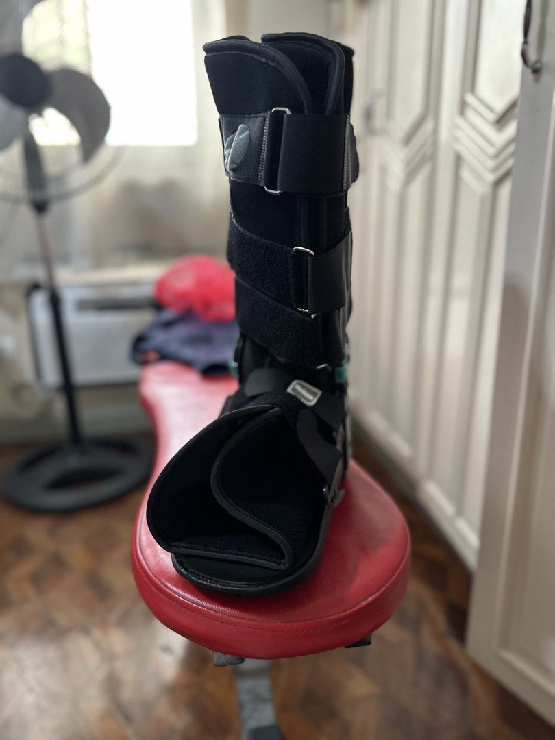 Prime Brace for walking support (Category: Braces, Support & Protection) located in Manila. Submitted by jcmph (Listing ID 1437585817, Image 2). Description: - Black walking boot - Adjustable straps for a secure fit - Rocker bottom sole for natural gait - Provides support and immobilization - Adjustable hinge for controlled range of motion Foot and ankle fracture stabilization Acute and severe ankle sprain Post surgery application. Size 9-12.