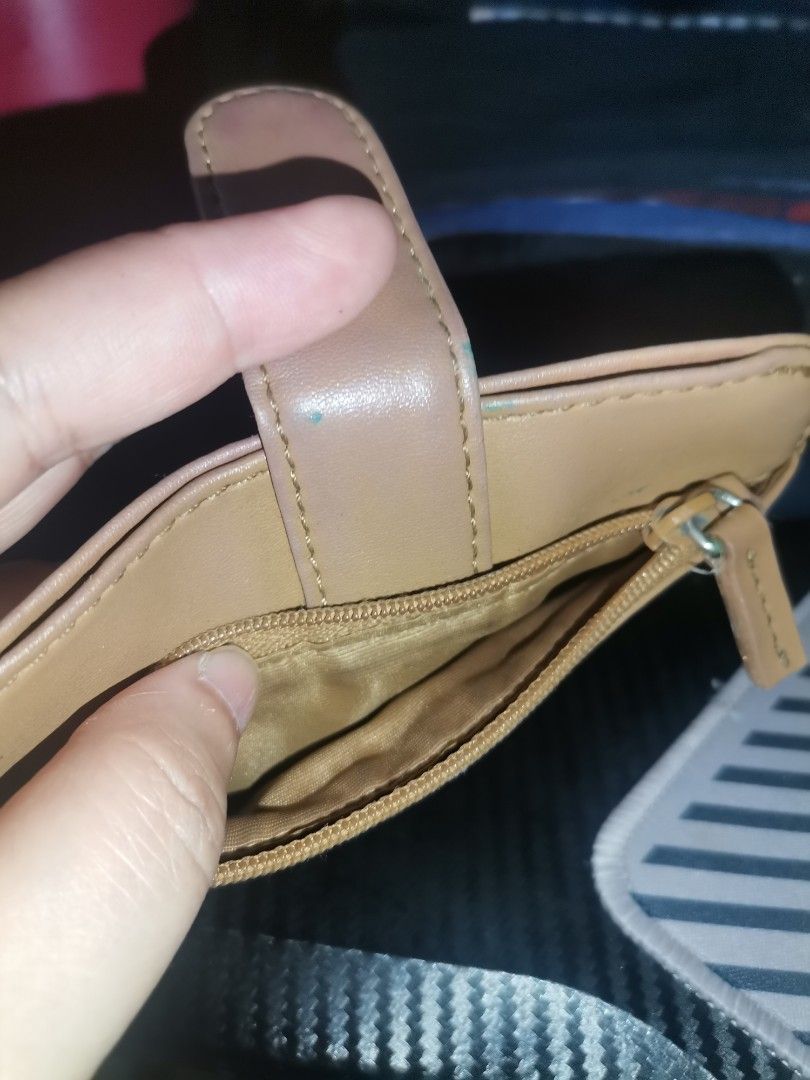 Wallet (Category: Purses & Pouches) located in Pasig City. Submitted by catbubc (Listing ID 1437722074, Image 3). Description: .