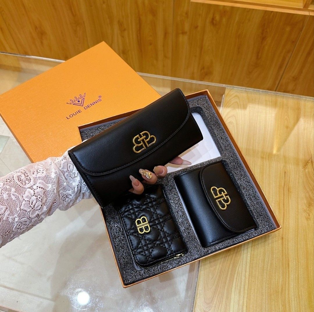 Wallet set (Category: Wallets & Card Holders) located in Singapore. Submitted by happyfashionplussize (Listing ID 1437606521, Image 3). Description: New arrival❤️Instock现货❤️ 3 in 1 set wallet ❤️ come with box. $18❤️Set wallet ❤️Suitable for gifting, or for keeping for myself. ❣️2 design. ❣️For further inquiries, please contact me via PM. #plussize #plussizeclothing #plussizebeauty #plussizemodel #hotshot #热门 #plussizejacket #plussizetop #plussize