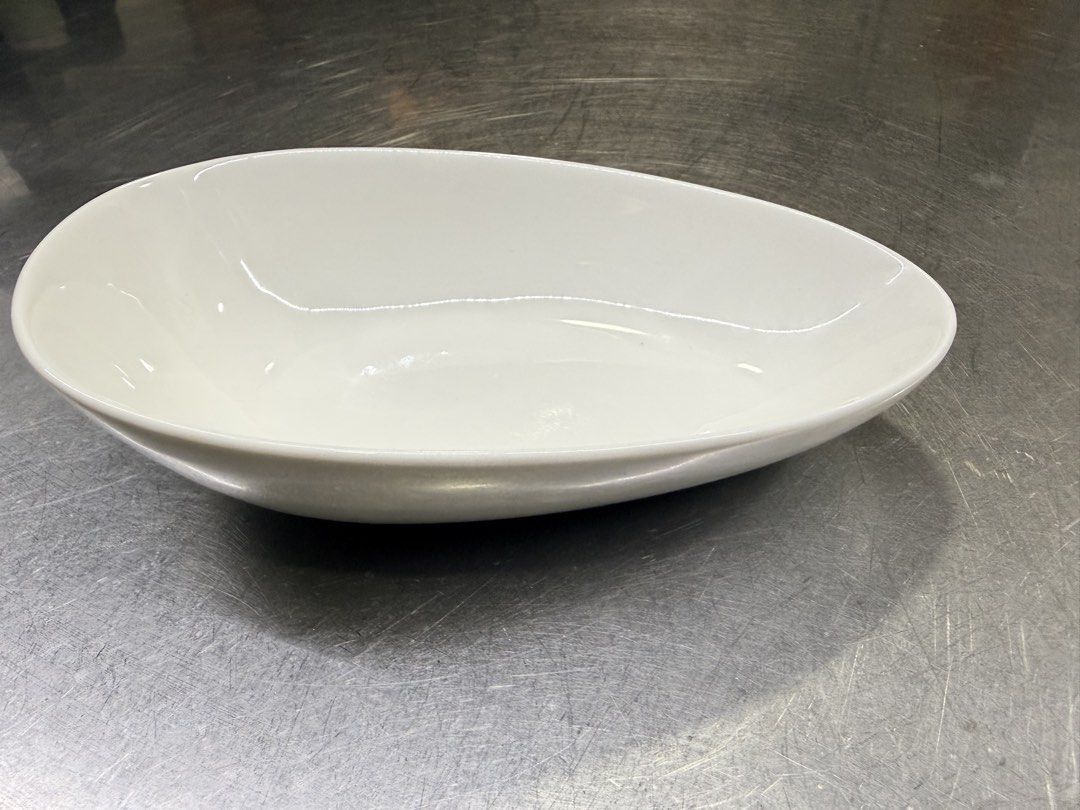 White Ceramic Oval Serving Bowl452741126214144000