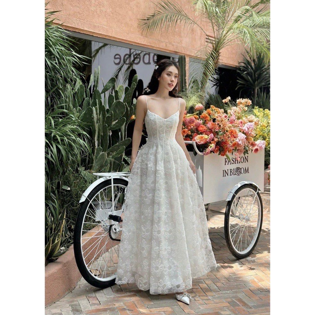 White Floral Spaghetti Strap Dress (Category: Dresses) located in Makati City. Submitted by kaassy (Listing ID 1437671215, Image 1). Description: - White floral dress - Spaghetti straps - Flowing skirt - Embellished with sequins - Ideal for special occasions - Delicate, layered fabric - best fits M frame.