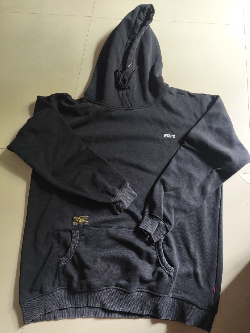 WTAPS Hoodie Black (Category: Hoodies) located in Taytay. Submitted by Rakeeeem (Listing ID 1437620250, Image 1). Description: - Black WTAPS hoodie - Features WTAPS logo on chest - WTVAU logo on back - Shows wear on cuffs and hem - Made of thick, dark fabric honest issue ribbings may fade part.