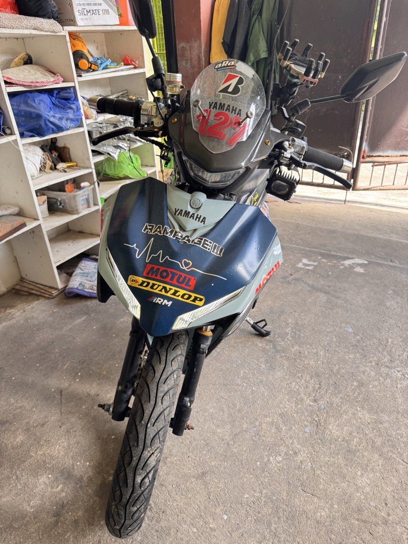 Yamaha sniper v1 (Category: Motorbikes for Sale) located in Batangas. Submitted by qurin (Listing ID 1437670673, Image 2). Description: Sniper model 2023 Orig paper OR&CR Swing arm Rear shock Front shock 31mm Big radiator Single shifter Front break 4 pot Front disk 267mm Rear break 2 pot Break lever Pipe ( sun pipe) Mags MDL Piaa horn RFS hindi na nagagamit. Fixed price Wala akong alam sa parts ng motor. Sa asawa ko ang motor. If interested, okay