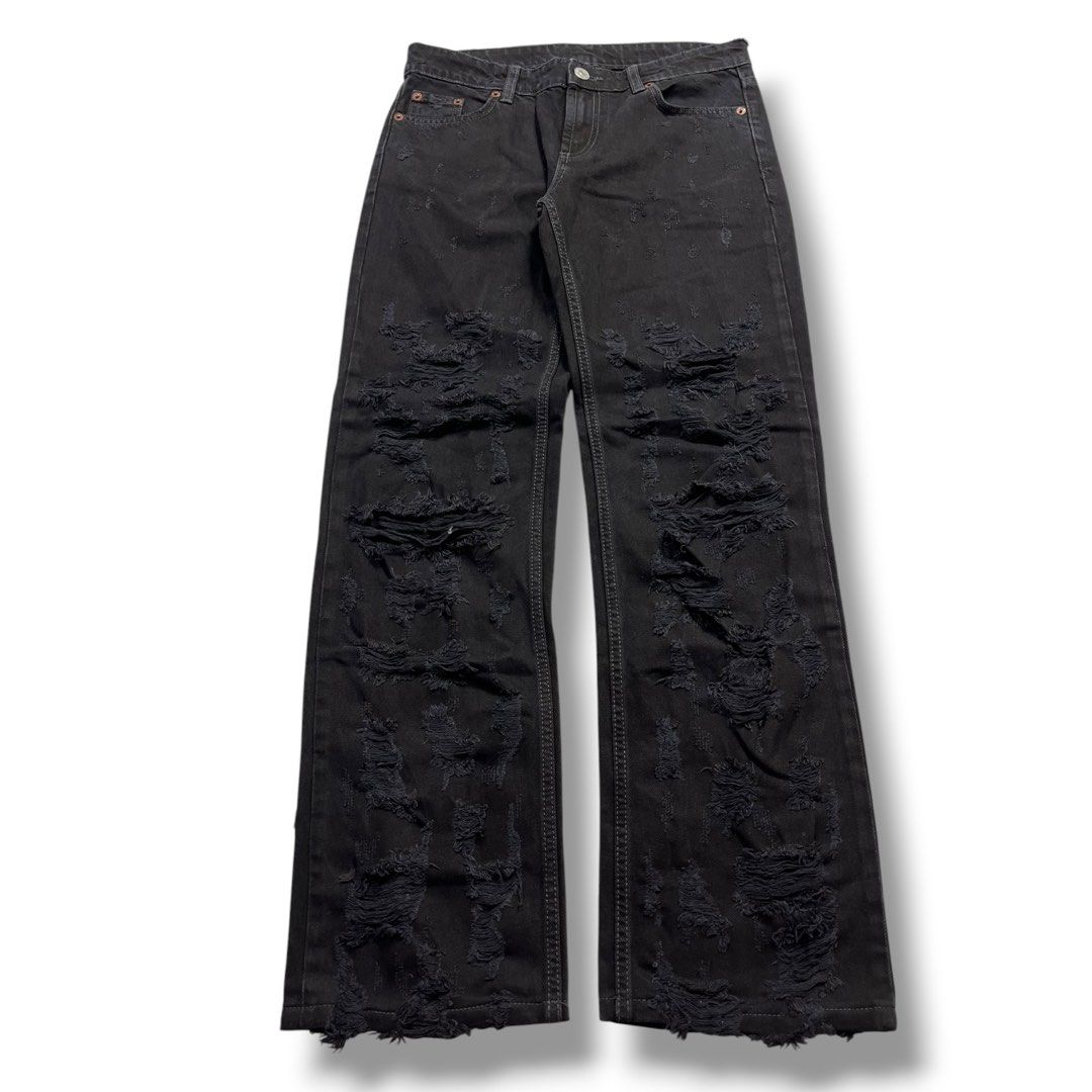 Zara distressed denim straight pants (Category: Jeans) located in Batangas. Submitted by glamourartifacts.archive (Listing ID 1437645114, Image 1). Description: 𝐏𝐫𝐨𝐝𝐮𝐜𝐭: Zara distressed denim pants * 𝐃𝐞𝐭𝐚𝐢𝐥𝐬: -Flaw: None -Condition: G -Color Rate (10/10): 7 * 𝐌𝐞𝐚𝐬𝐮𝐫𝐞𝐦𝐞𝐧𝐭𝐬: Waist - 31 Thigh - 11 Length - 40 Leg opening - 8 * 𝐏𝐫𝐢𝐜𝐞: ₱1000 / $17 (Automatically Yours!) + shipping fee - Manage your expectations; goods ar