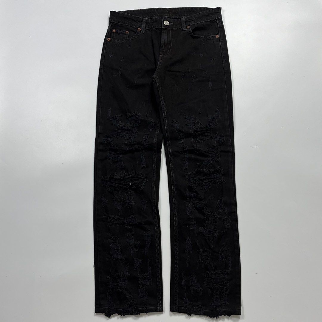 Zara distressed denim straight pants (Category: Jeans) located in Batangas. Submitted by glamourartifacts.archive (Listing ID 1437645114, Image 2). Description: 𝐏𝐫𝐨𝐝𝐮𝐜𝐭: Zara distressed denim pants * 𝐃𝐞𝐭𝐚𝐢𝐥𝐬: -Flaw: None -Condition: G -Color Rate (10/10): 7 * 𝐌𝐞𝐚𝐬𝐮𝐫𝐞𝐦𝐞𝐧𝐭𝐬: Waist - 31 Thigh - 11 Length - 40 Leg opening - 8 * 𝐏𝐫𝐢𝐜𝐞: ₱1000 / $17 (Automatically Yours!) + shipping fee - Manage your expectations; goods ar
