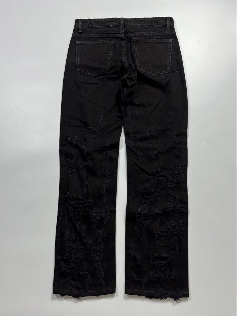 Zara distressed denim straight pants (Category: Jeans) located in Batangas. Submitted by glamourartifacts.archive (Listing ID 1437645114, Image 3). Description: 𝐏𝐫𝐨𝐝𝐮𝐜𝐭: Zara distressed denim pants * 𝐃𝐞𝐭𝐚𝐢𝐥𝐬: -Flaw: None -Condition: G -Color Rate (10/10): 7 * 𝐌𝐞𝐚𝐬𝐮𝐫𝐞𝐦𝐞𝐧𝐭𝐬: Waist - 31 Thigh - 11 Length - 40 Leg opening - 8 * 𝐏𝐫𝐢𝐜𝐞: ₱1000 / $17 (Automatically Yours!) + shipping fee - Manage your expectations; goods ar