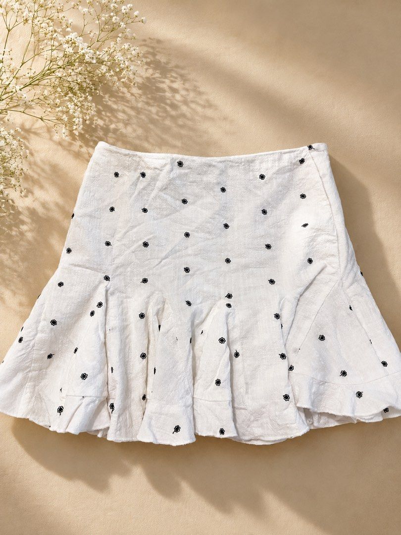 Zara Embroidered Skirt (Category: Skirts) located in Quezon City. Submitted by currentlydeclutterring (Listing ID 1437691859, Image 2). Description: Sure cute! Fits s-semi M RFS: closet refresh.