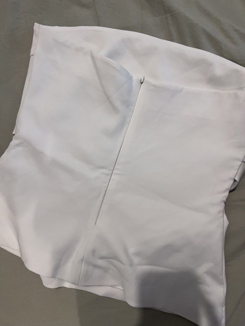 Zara Tube Top (white) (Category: Blouses) located in Quezon City. Submitted by currentlydeclutterring (Listing ID 1437689925, Image 2). Description: Fits M-L Super nice! can be for casual or formal.