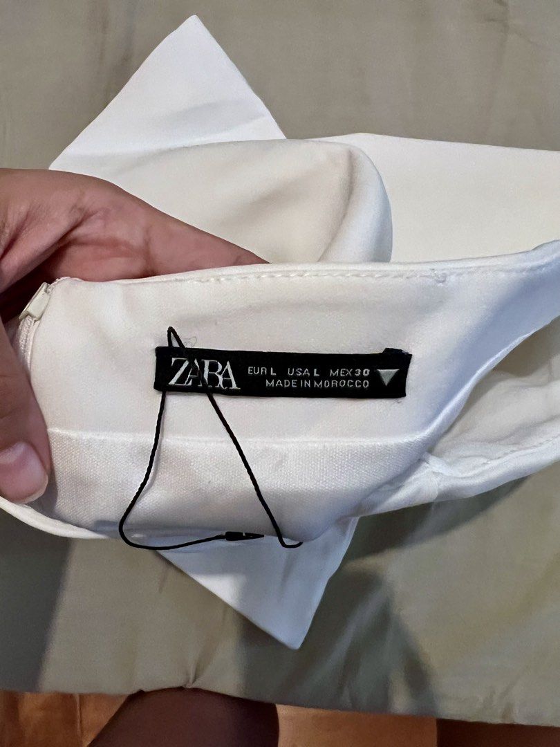 Zara Tube Top (white) (Category: Blouses) located in Quezon City. Submitted by currentlydeclutterring (Listing ID 1437689925, Image 3). Description: Fits M-L Super nice! can be for casual or formal.