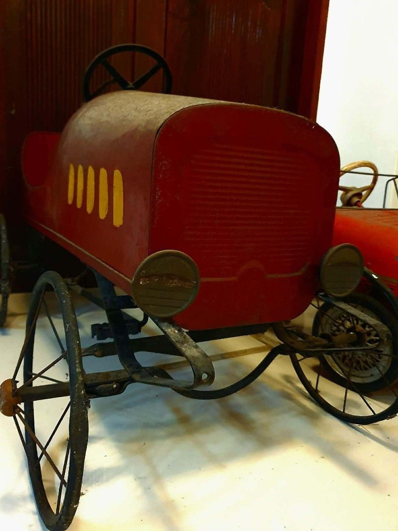 1920 LINCOLN PEDAL CAR (Category: Vintage Collectibles) located in Cainta. Submitted by galleriesofartsandantiques (Listing ID 1437772030, Image 2). Description: 1920 LINCOLN PEDAL CAR FOR KIDS FOR COLLECTION DISPLAY FOR MANCAVE.