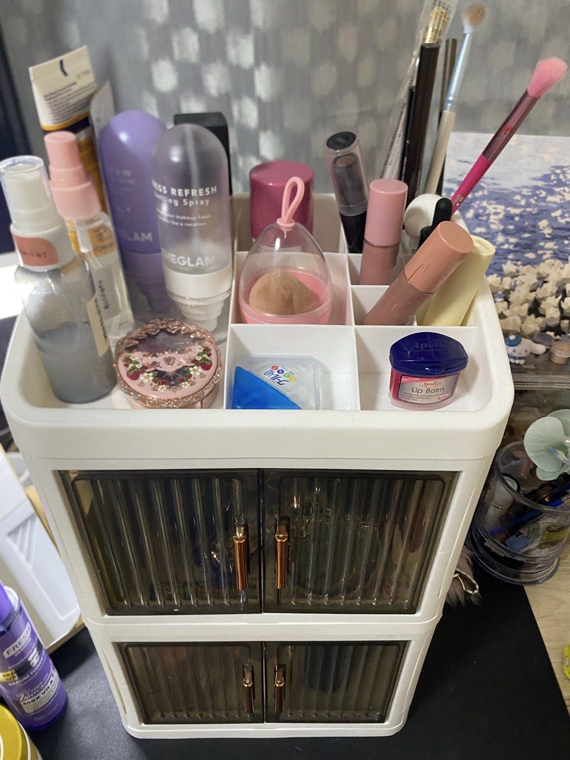 2-Layer Makeup Organizer with Dual Doors (Category: Makeup) located in Manila. Submitted by margielyn31 (Listing ID 1437902474, Image 3). Description: 2-layer makeup organizer features a dual-door design with sleek golden handles. It provides top storage and ample space for cosmetics and skincare products. The organizer is 38.7cm high and 24cm wide, with a depth of 18.5cm. It is perfect for keeping your beauty essentials organized and easily acce