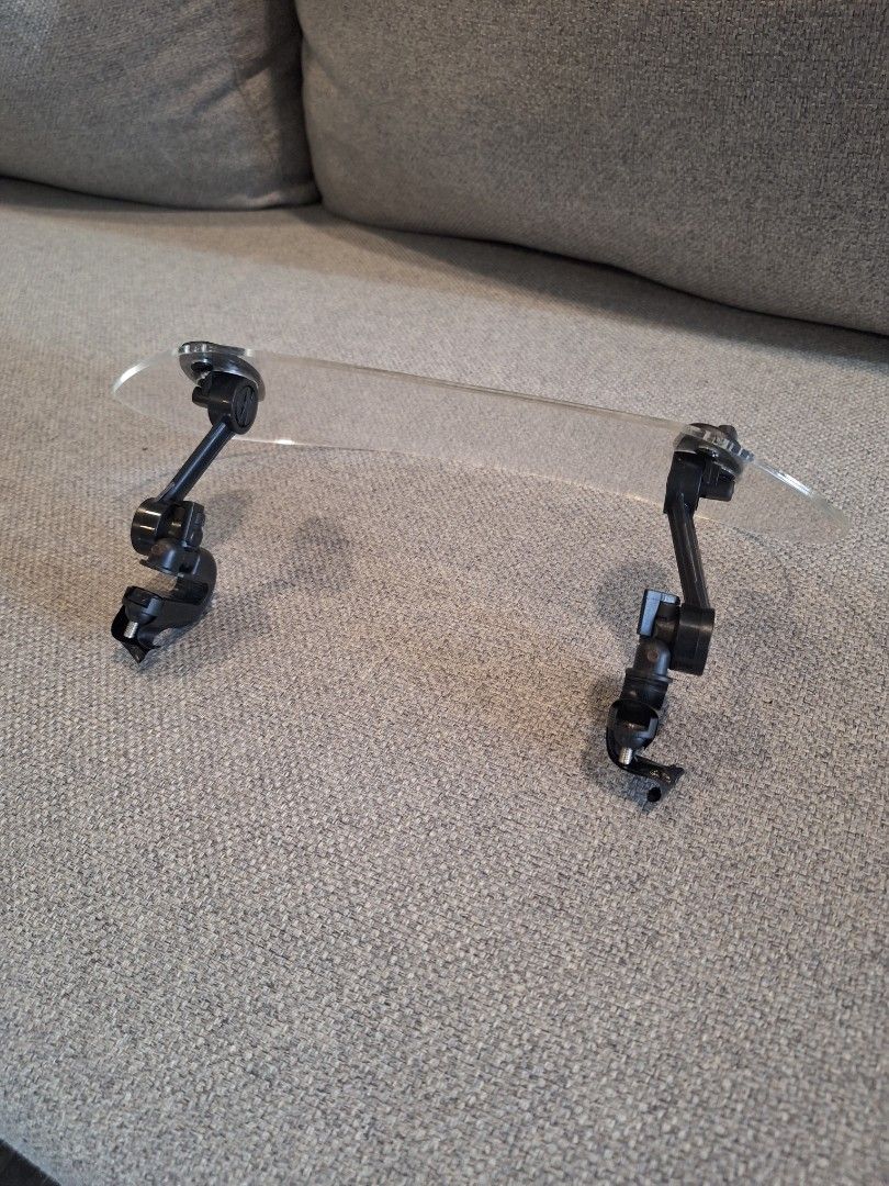 Additional higher windshield (Category: Motorcycle Accessories) located in Singapore. Submitted by dan0880 (Listing ID 1437853722, Image 2). Description: motorcycle higher adjustable windshield. especially for bike with low windshield. - Easy to install and remove.