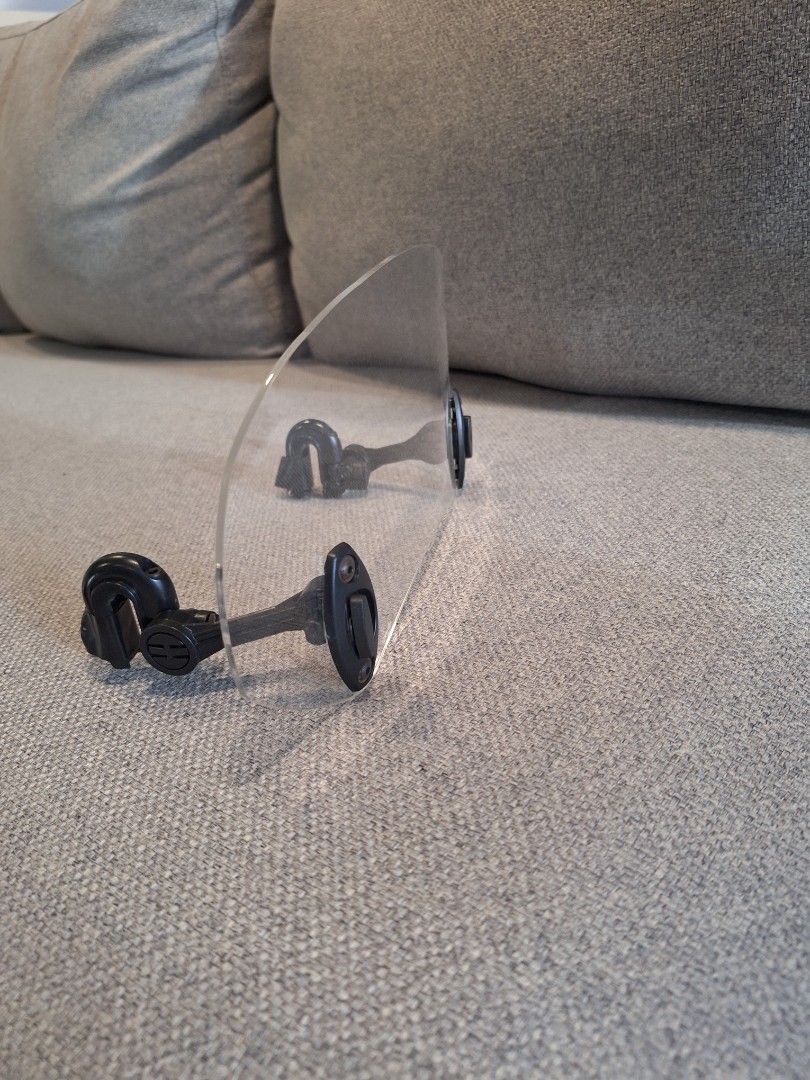 Additional higher windshield (Category: Motorcycle Accessories) located in Singapore. Submitted by dan0880 (Listing ID 1437853722, Image 1). Description: motorcycle higher adjustable windshield. especially for bike with low windshield. - Easy to install and remove.