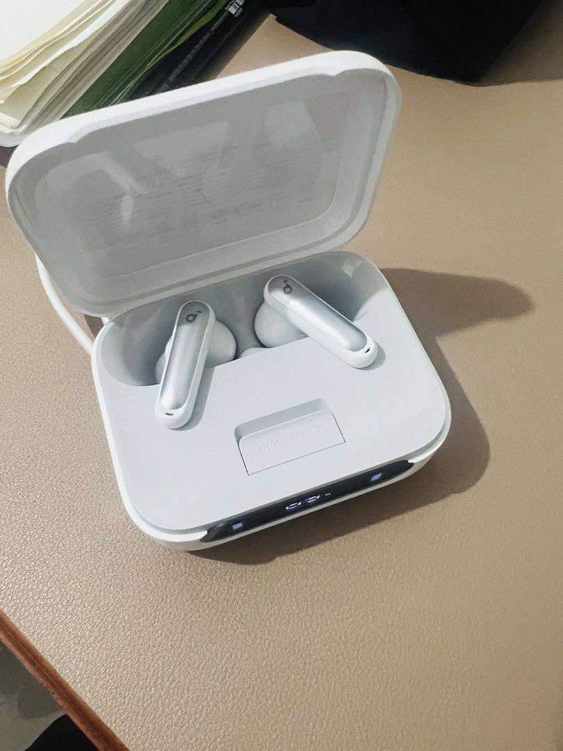 ANKER soundcore Earphone (Category: Earphones) located in Quezon City. Submitted by djbelle (Listing ID 1437772361, Image 2). Description: Orig Price is 3,200 May kasama ng cable for charging.