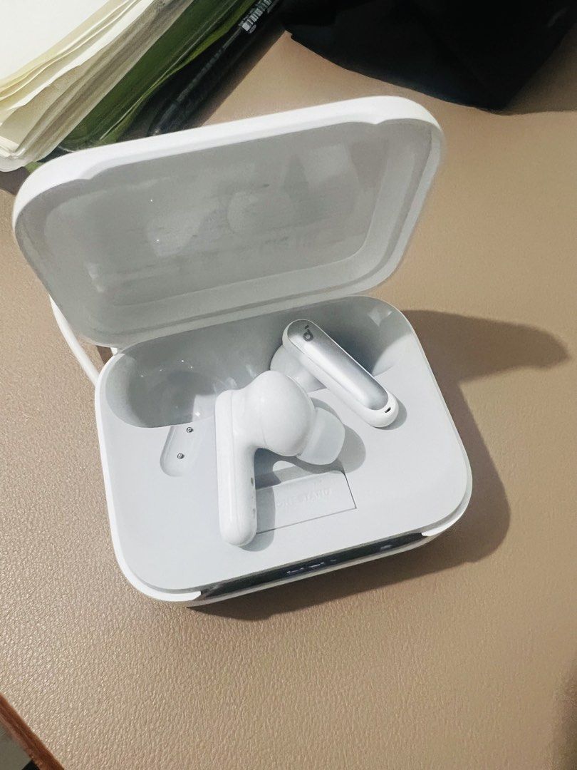 ANKER soundcore Earphone (Category: Earphones) located in Quezon City. Submitted by djbelle (Listing ID 1437772361, Image 1). Description: Orig Price is 3,200 May kasama ng cable for charging.