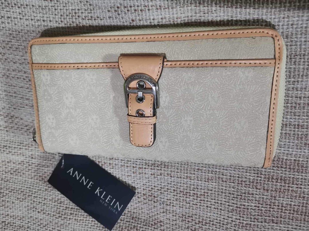 Anne Klein Long Wallet (Category: Luxury Bags & Wallets) located in Manila. Submitted by carou35896 (Listing ID 1437828455, Image 1). Description: .