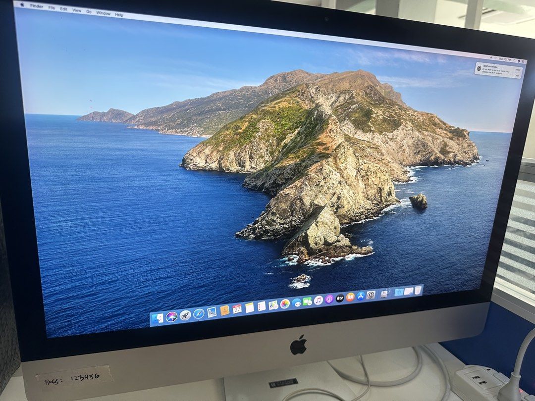 Apple iMac Retina 5K 27-inch (2017) (Category: Desktops) located in Paranaque City. Submitted by abiiii_ (Listing ID 1437807592, Image 2). Description: Apple iMac 27-inch Retina 5K (2017) with macOS Catalina. Features a 4.2 GHz Quad-Core Intel Core i7 processor, 32 GB RAM, and a Radeon Pro 580 8 GB graphics card. Includes an Apple Magic Keyboard and Magic Mouse, Power Adapter (Wala po yung connector ng mouse/keyboard).