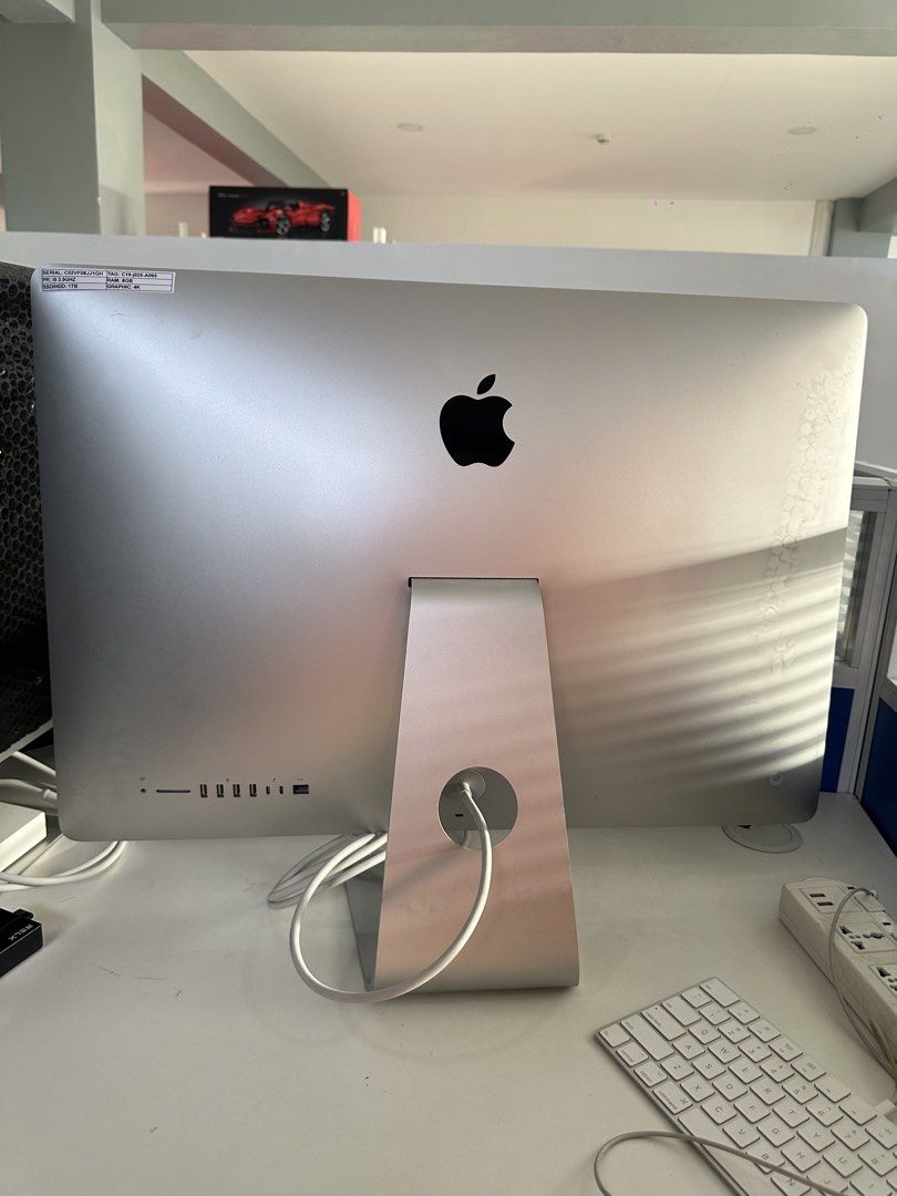 Apple iMac Retina 5K 27-inch (2017) (Category: Desktops) located in Paranaque City. Submitted by abiiii_ (Listing ID 1437809548, Image 2). Description: - Apple iMac Retina 5K 27-inch (2017) - 3.5 GHz Quad-Core Intel Core i5 processor - 8GB 2400 MHz DDR4 memory - Radeon Pro 575 4GB graphics - macOS Ventura 13.7.8 - Includes original keyboard and mouse, adapter Not included yung connector ng mouse/keyboard - Good working condition.