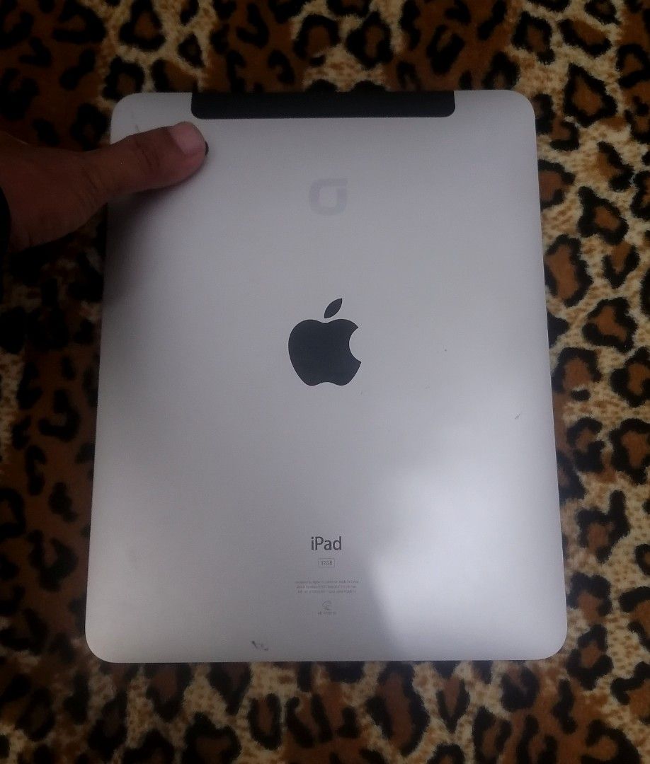 Apple iPad 2 32Gb (Category: iPad) located in Cebu City. Submitted by roadthrift (Listing ID 1437908728, Image 2). Description: Apple IPad 2 32Gb For parts / not working .