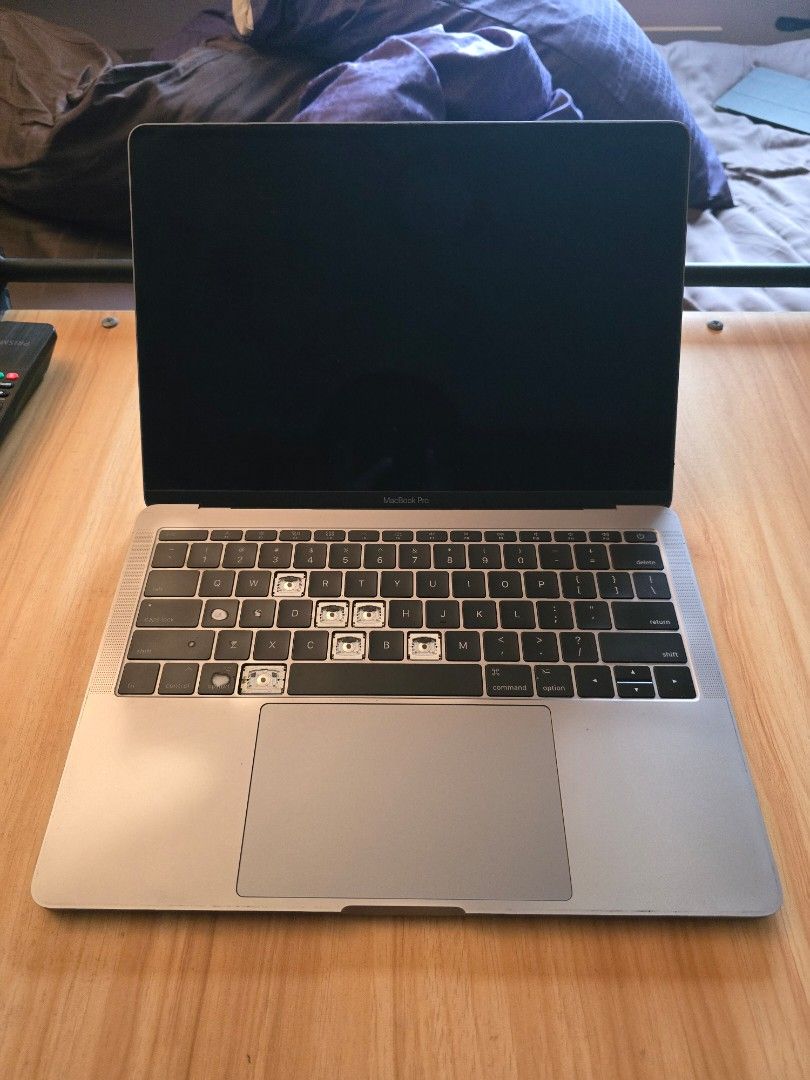 Apple MacBook Pro (2016)453756844476344321